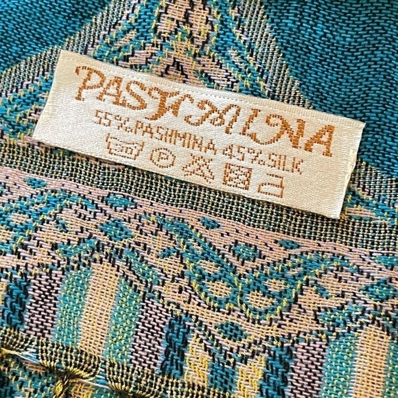 Pashmina Turquoise and Cream Wrap - Picture 4 of 5